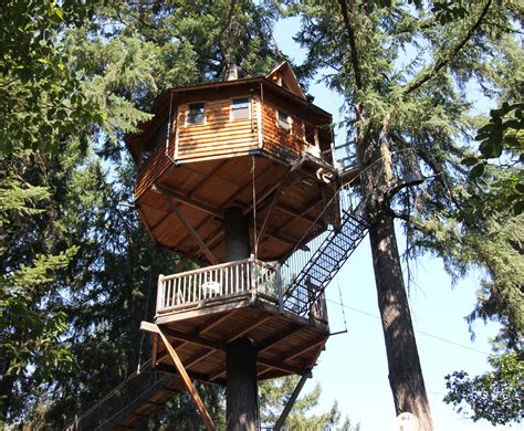 Treehouse resort oregon - tree house vacation rentals oregon – oregon treehouse hotels – tree house rentals in oregon – treehouse resort in oregon – tree house resort oregon – oregon tree house hotels, Image: Vrbo. Yeti’s Tree House: Where Dreams Come True. This Portland tree house is held up by four separate trees, and is 18 foot off the ground.